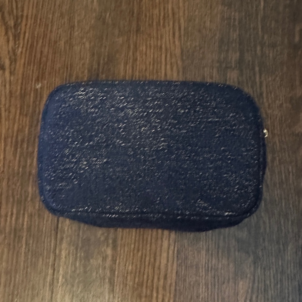 CHANEL Midnight Blue makeup bag - Picture 3 of 4